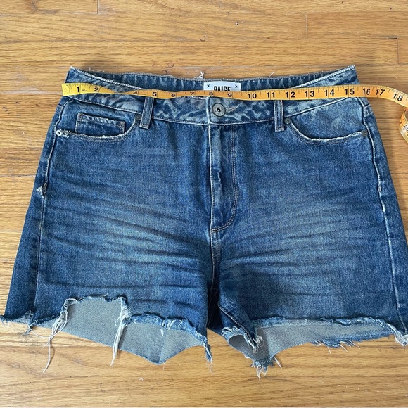 Paige denim Sarah shorts, size 27, mid wash Rosedale Distressed colour - Picture 6 of 6